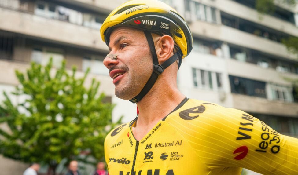 Team Visma | Lease a Bike stays out of trouble in hectic Giro d’Italia opening stage