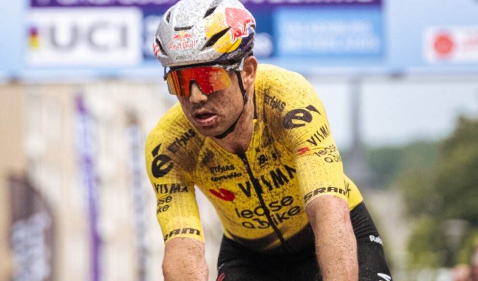 Van Aert solos to victory in Marly Grav Race